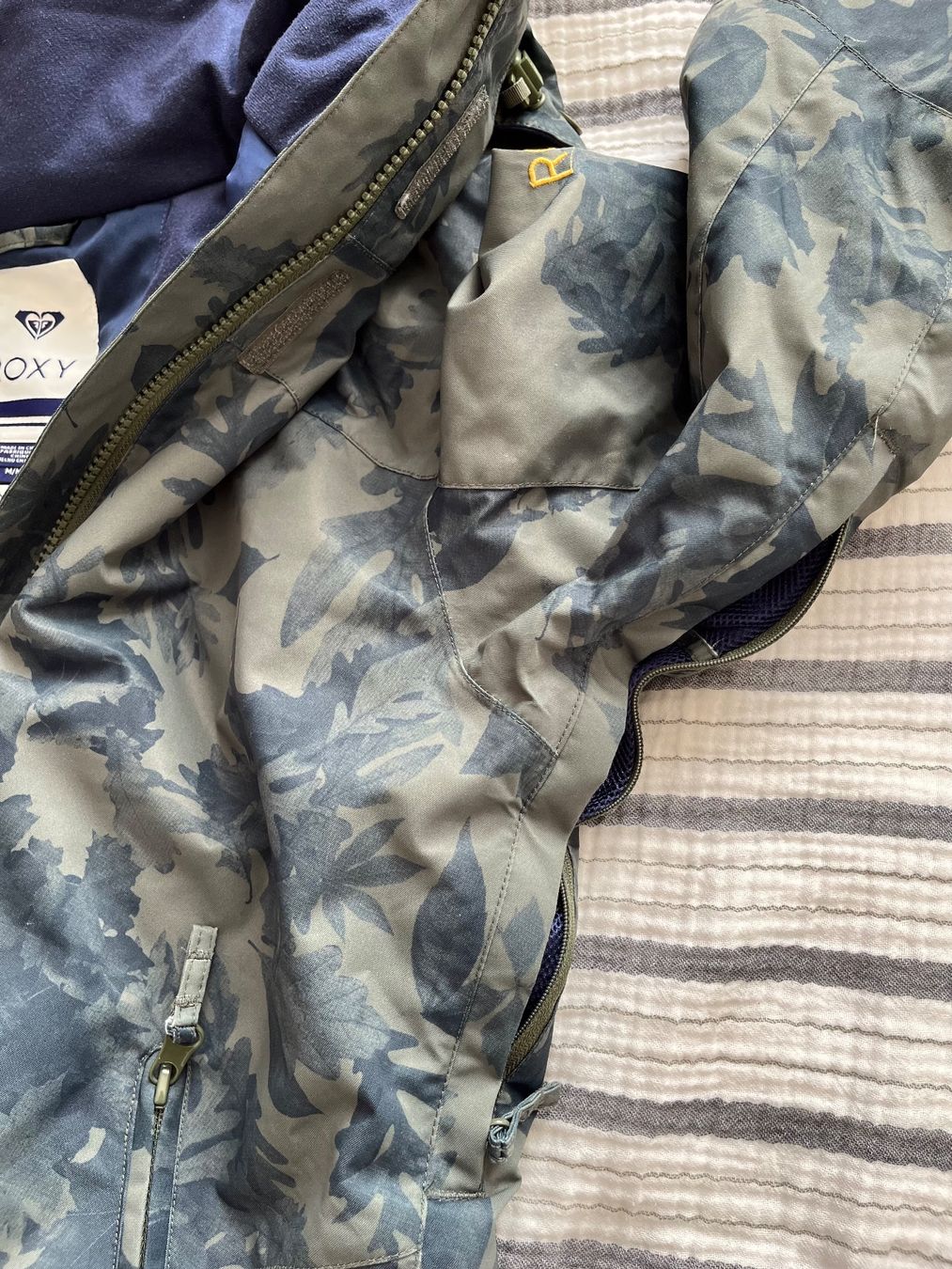 Roxy Sci: Roxy Ski-/ Snowboardjacke – Usato da Basel venduto da rey_d2s7 8