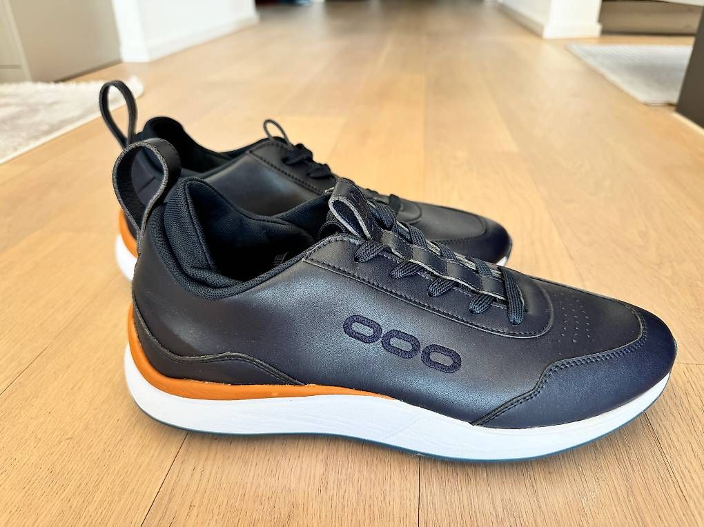 Scarpe da uomo: Neuwertig: GNL Sneaker dunkelblau, Gr 44 – Usato da Meilen venduto da JuliaFantasma