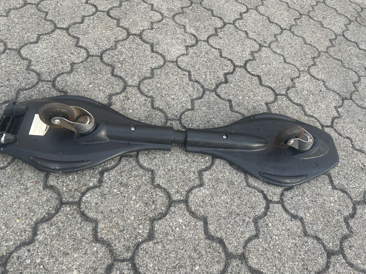 Skateboards: Waveboard schwarz und gruen – D'occasion à Rothenburg par Ahoppla 1