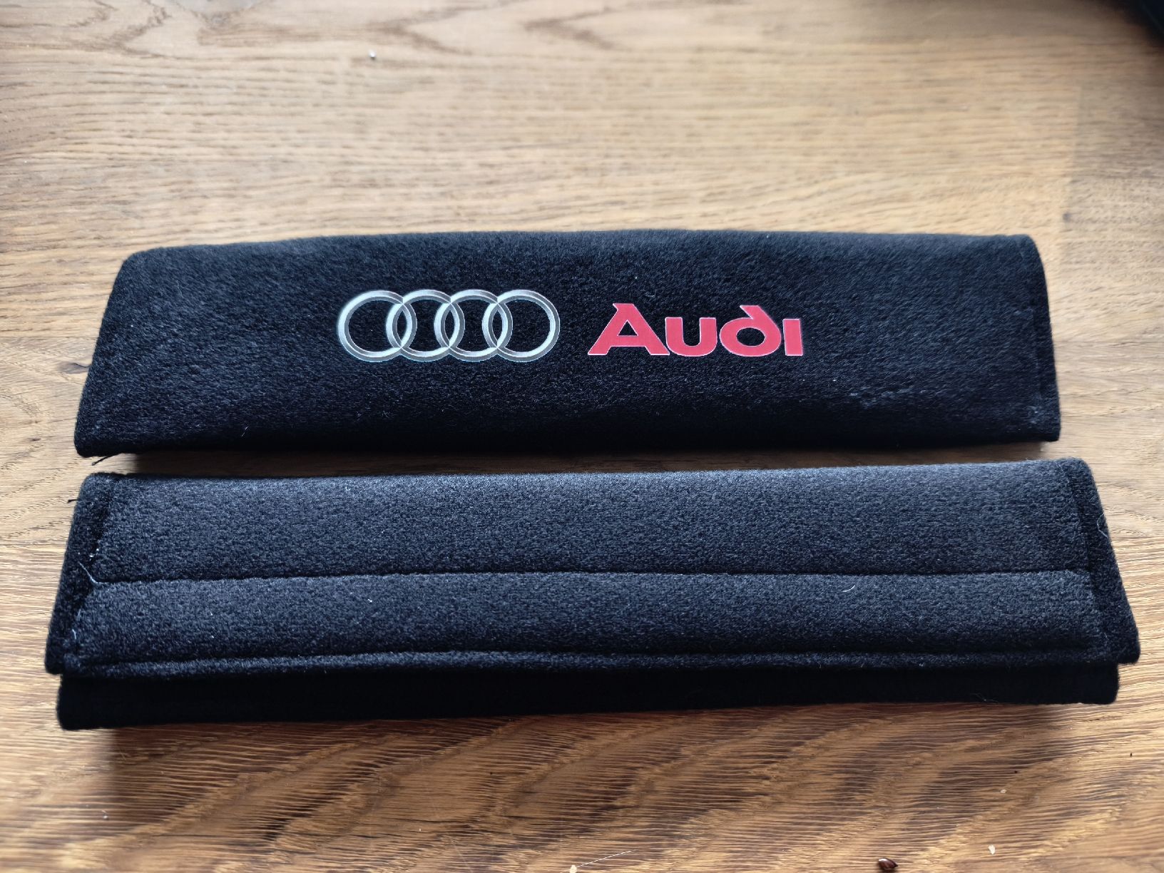 Audi Accessori per altri veicoli: Audi Schulterpolster, 2 Stk., schwarz, neu – Nuovo e nell'imballaggio originale da Schiers venduto da Topflash74 1
