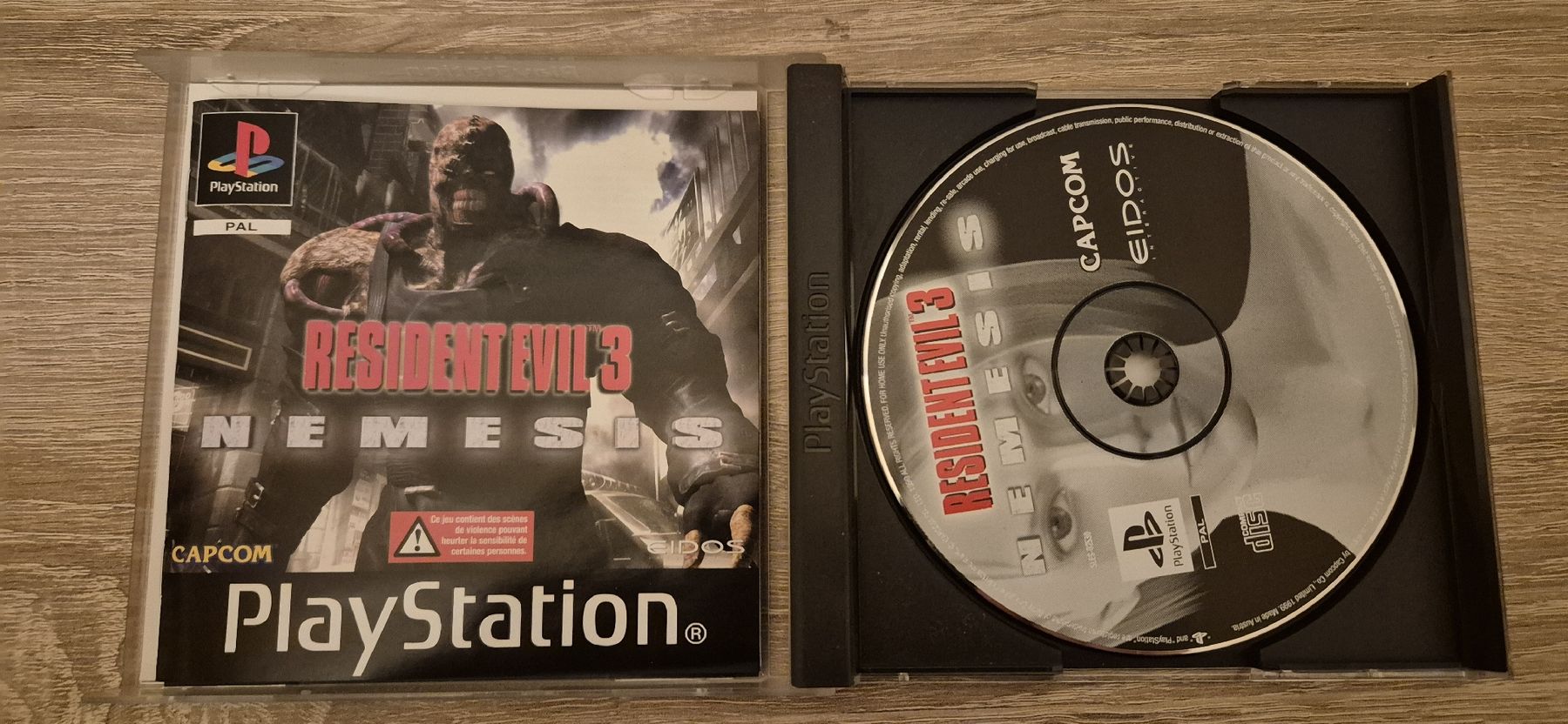 Sony Giochi: Resident Evil 3 Nemesis - Playstation 1 - Version PAL – Nuovo (secondo la descrizione) da Genève venduto da Bayoushi 2