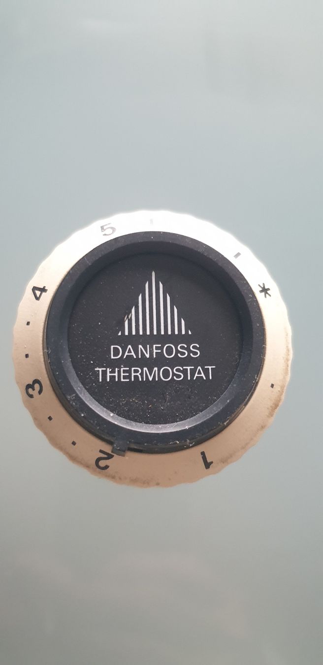 Danfoss Heizung: 12 Danfoss Thermostat Heizkörperventile gebraucht – Gebraucht aus Wollerau von Hansjuerg2