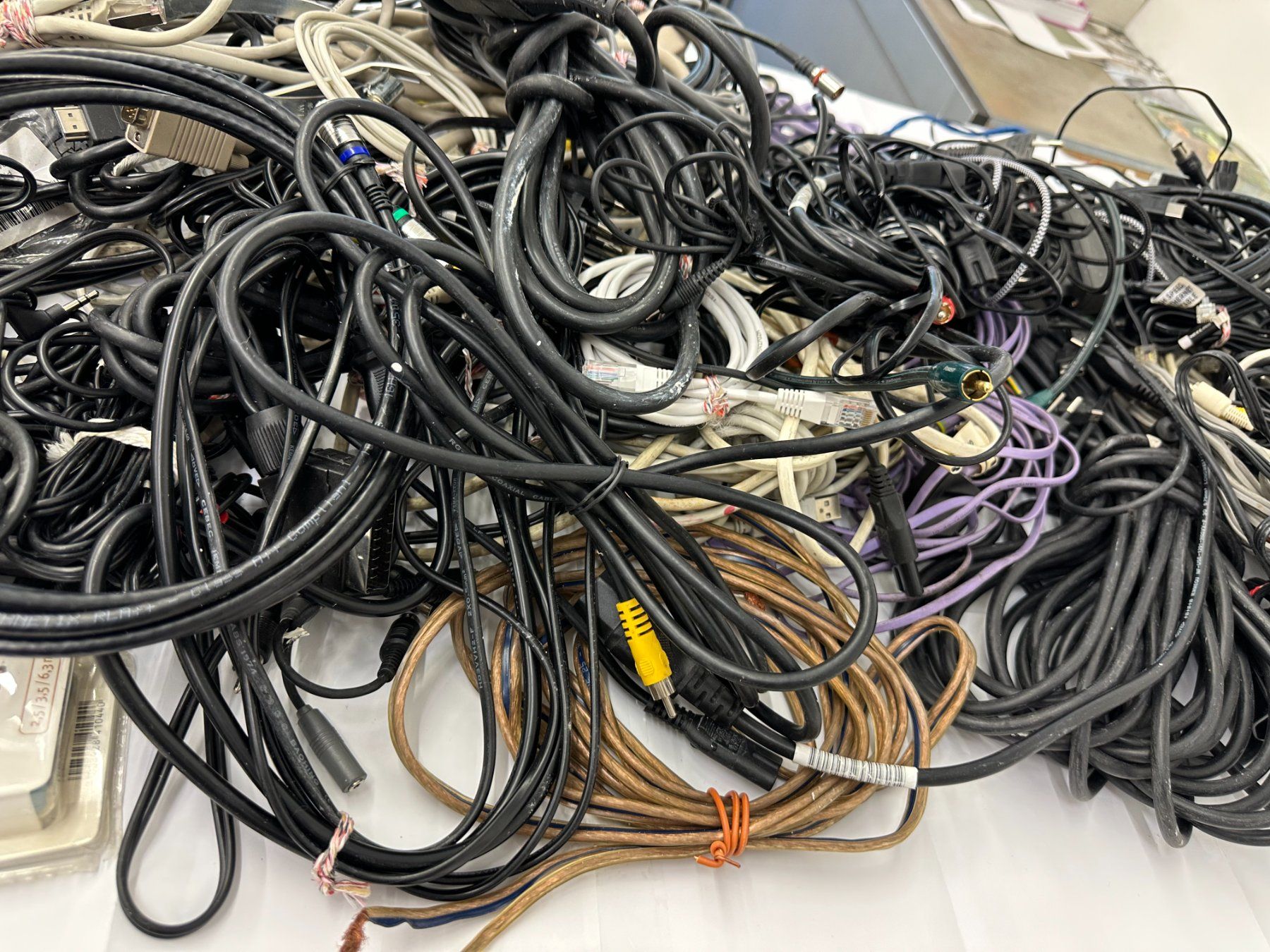 Kabel: Kabel, Mehrfachstecker, Telefon, Kamera, Adapter etc. – Gebraucht aus Zürich von alocinnovregnes 9