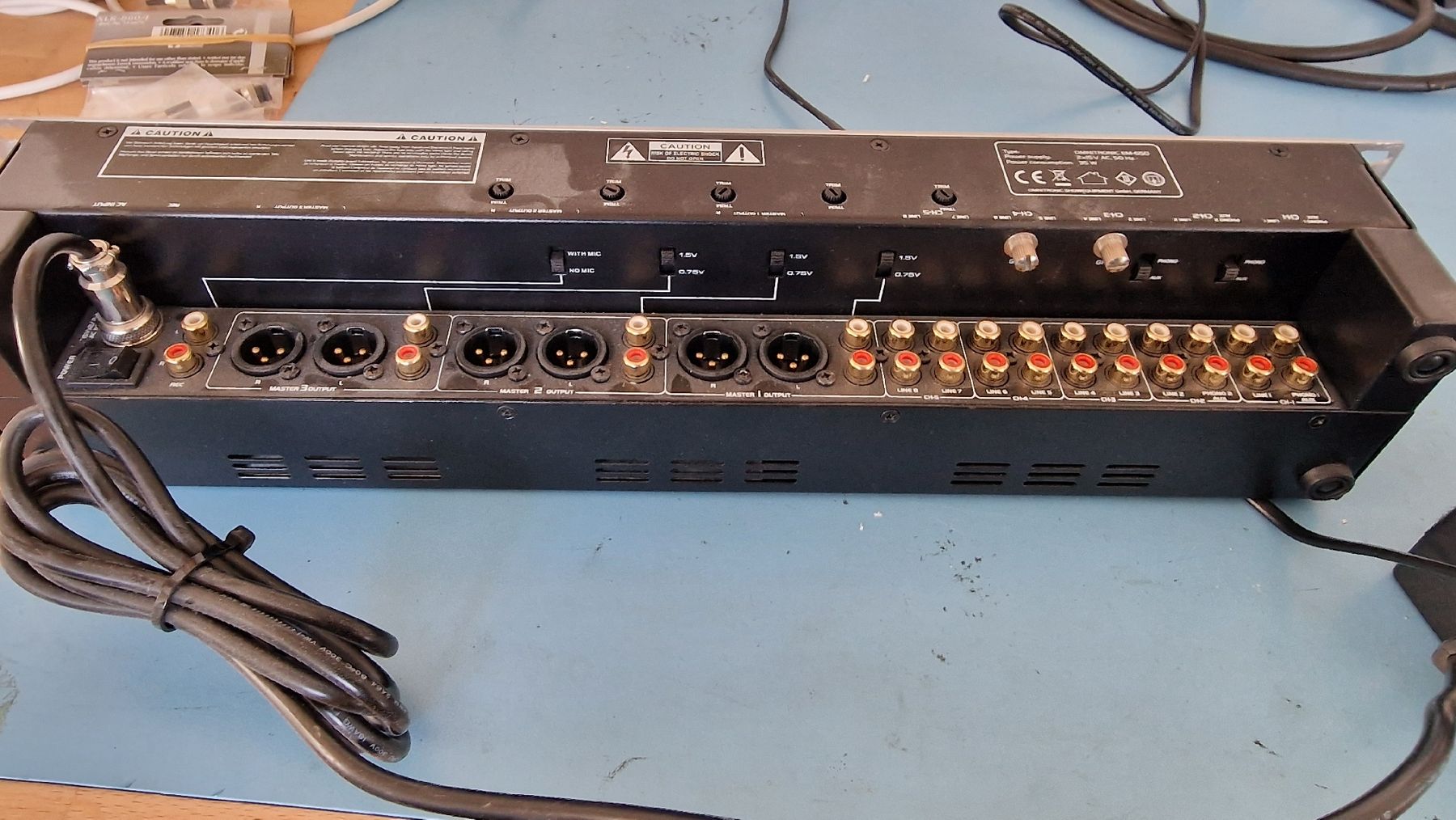 Console di mixaggio: Omnitronic EM-650 Mischpult – Usato da Rotkreuz venduto da elias2495 2