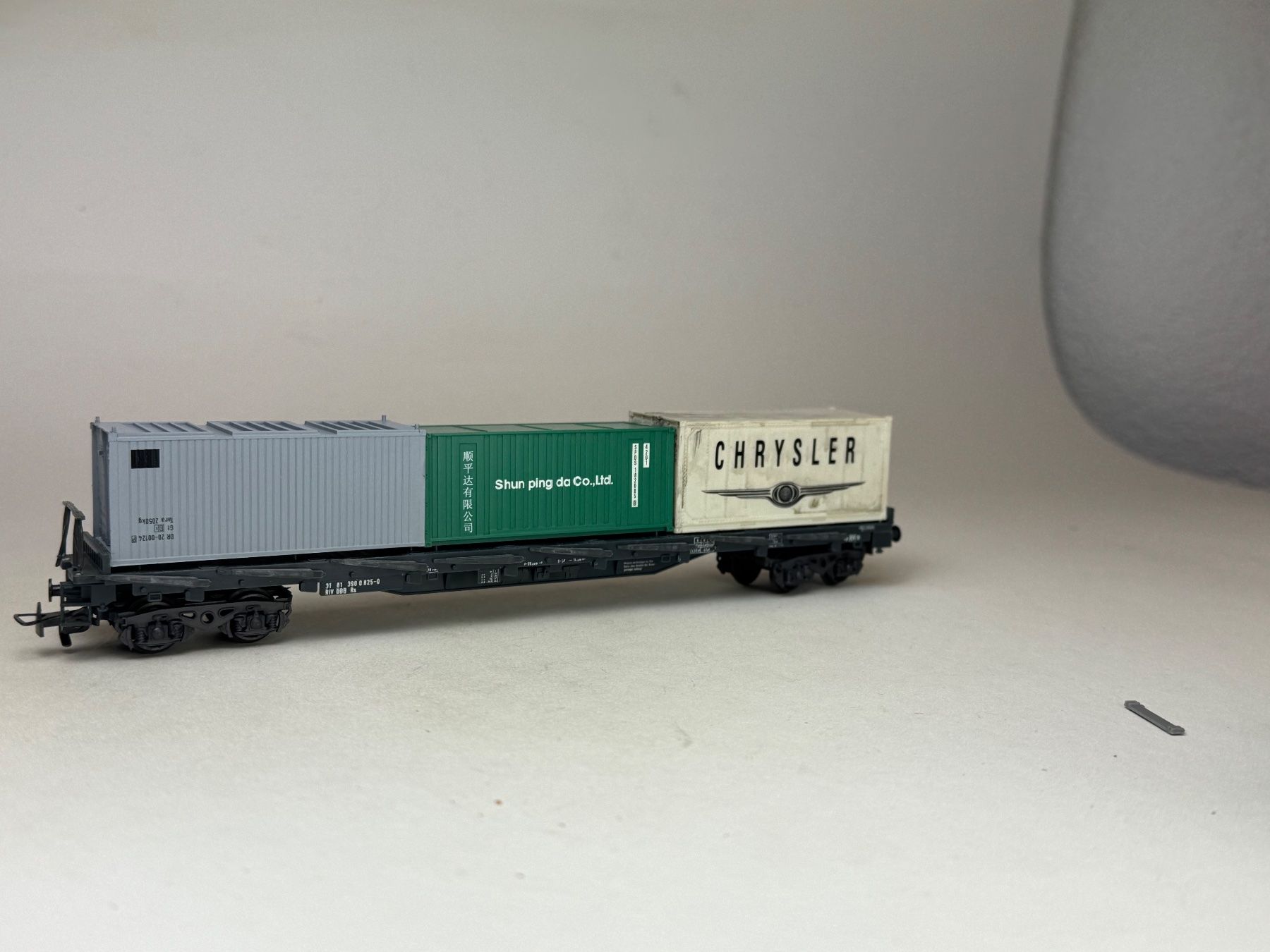 Liliput Modellini di ferrovie: Liliput Containerwagon  Container Chrysler und andern – Usato da Elm venduto da Wikmtz
