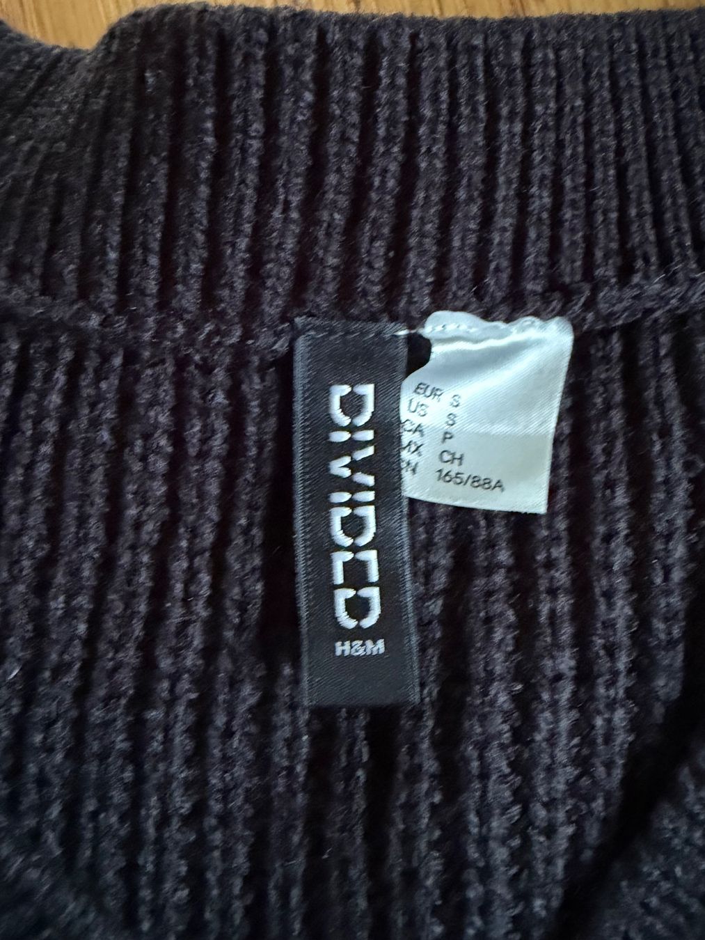 H&M Gilets: STRICKPULLUNDER H&M S schwarz – D'occasion à Wattwil par jopara 1