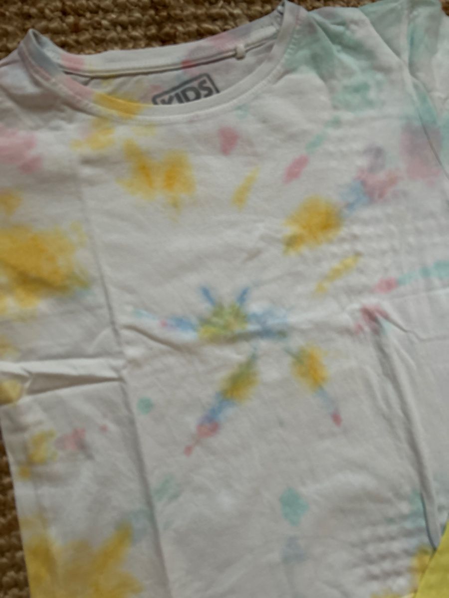 Lotti & Set di vestiti: 4er Set Mädchen T-Shirts, Gr. 122/128 – Usato da Dottikon venduto da cimar 1