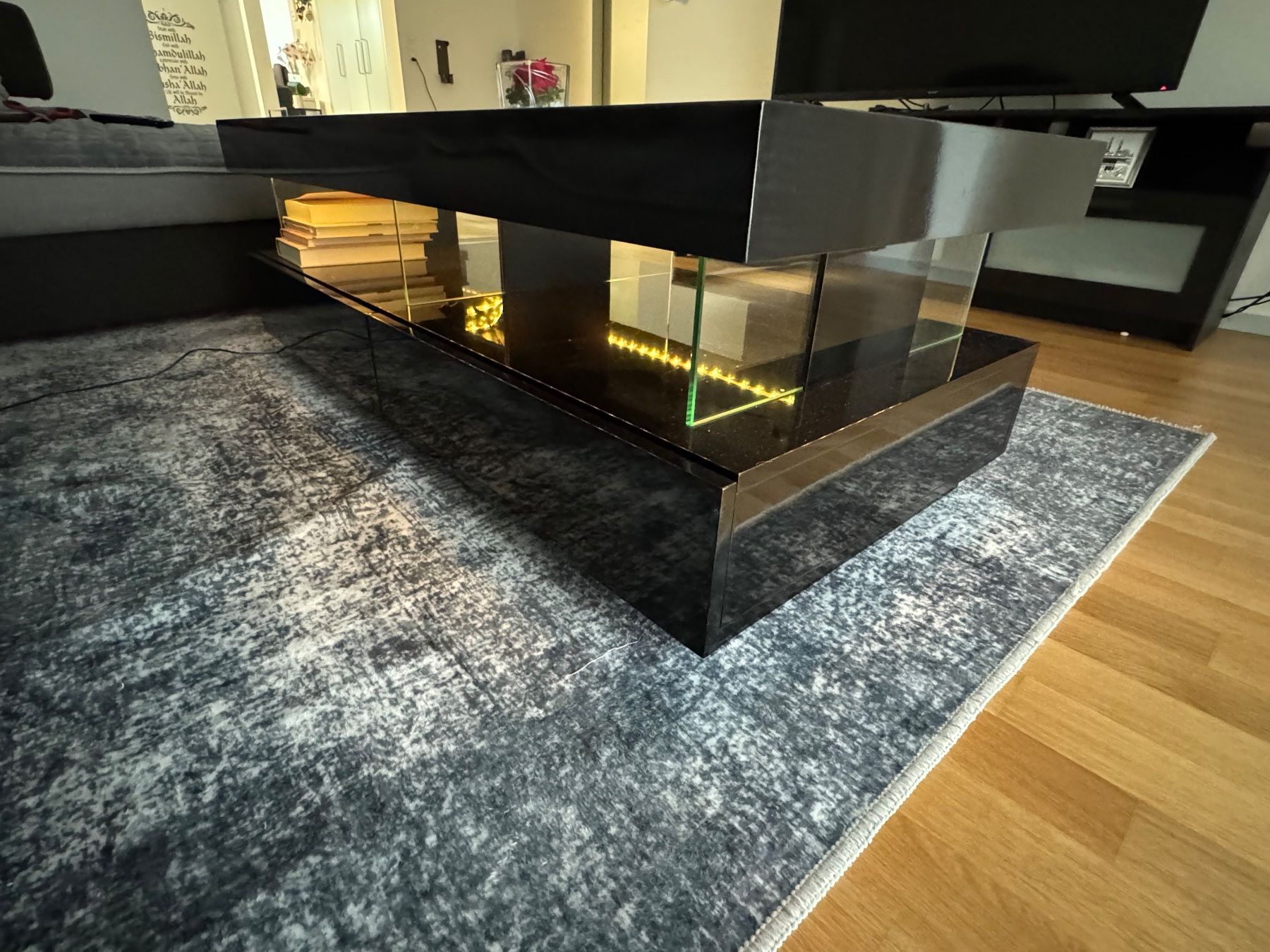 Tavoli: Moderner Couchtisch Hochglanz Schwarz mit LED-Beleuchtung – Usato da Turbenthal venduto da Ray_men