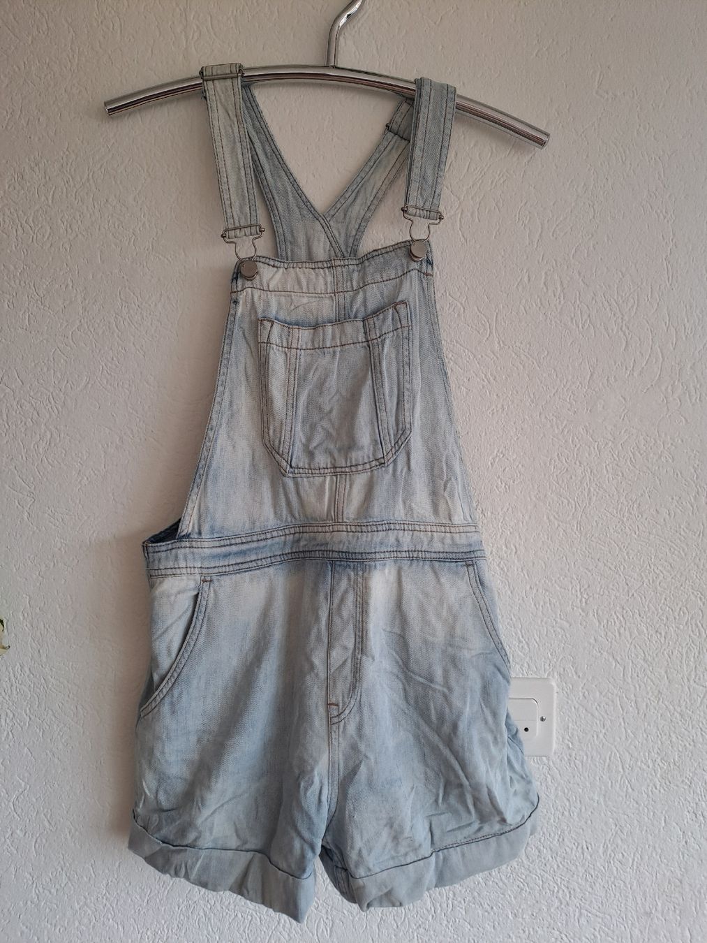 H&M Tute: Toller kurzer Denim Jumpsuit – Usato da Oberhasli venduto da Lea98