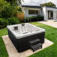 Outdoor Whirlpool WHITE SPIEZ + Treppe und Thermoabdeckung