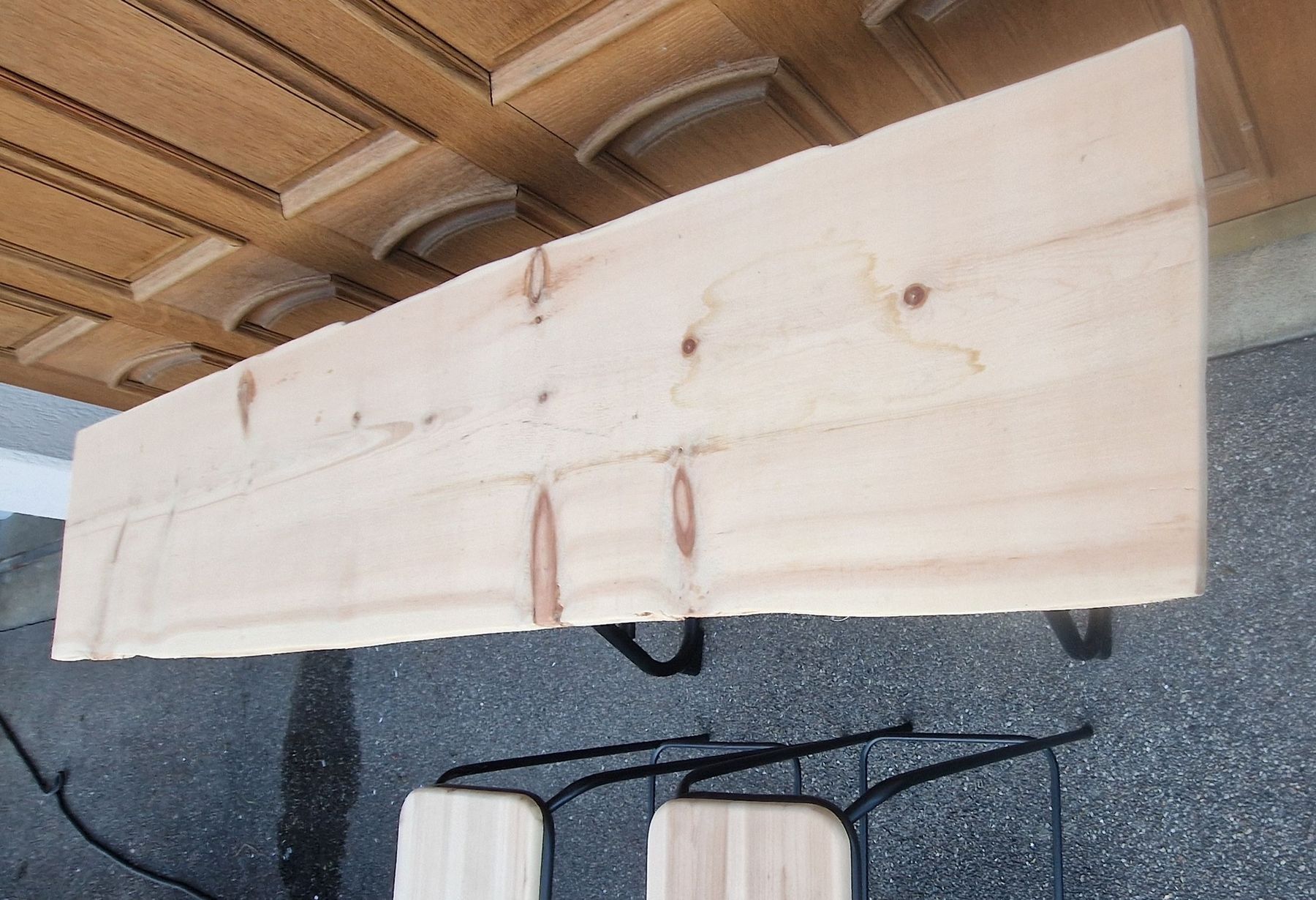 Allestimento di negozi e stand fieristici: Arven-Bar mit 2 Hockern – Usato da Flühli LU venduto da Hrgiger
