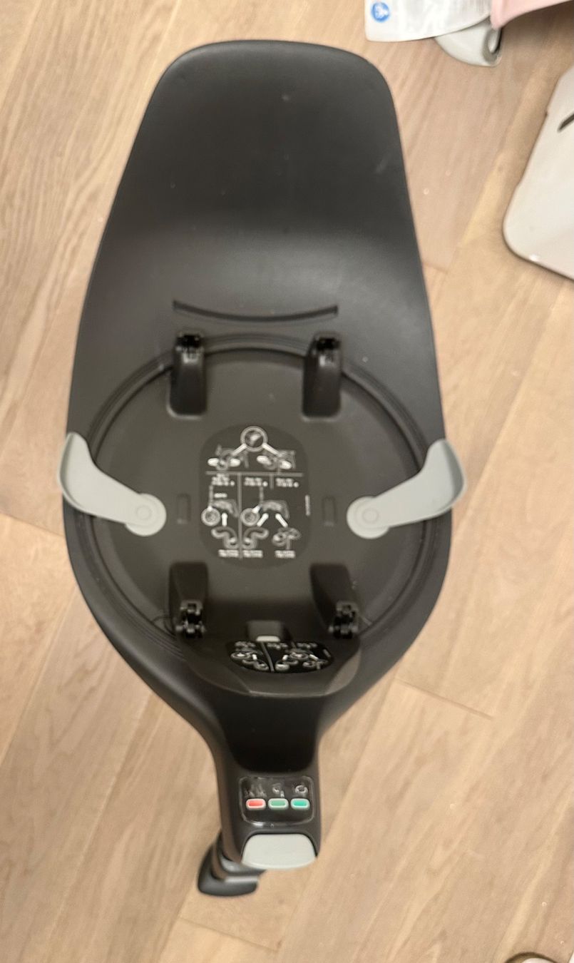 Cybex Seggiolini per auto: CYBEX Cloud T i-Size Babyschale inkl. Base T & Regenverdeck – Usato da Oetwil Am See venduto da Freshprince 8