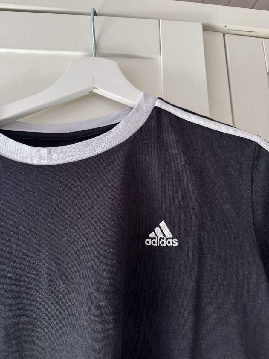 Adidas T-shirt: T-shirt – Nuovo (secondo la descrizione) da Turgi venduto da eiiinalem 1