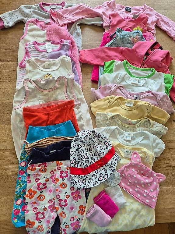 Lotti & Set di vestiti: 21plus-teiliges Mädchen-Set Grösse 62/68 – Usato da Marthalen venduto da momoka80