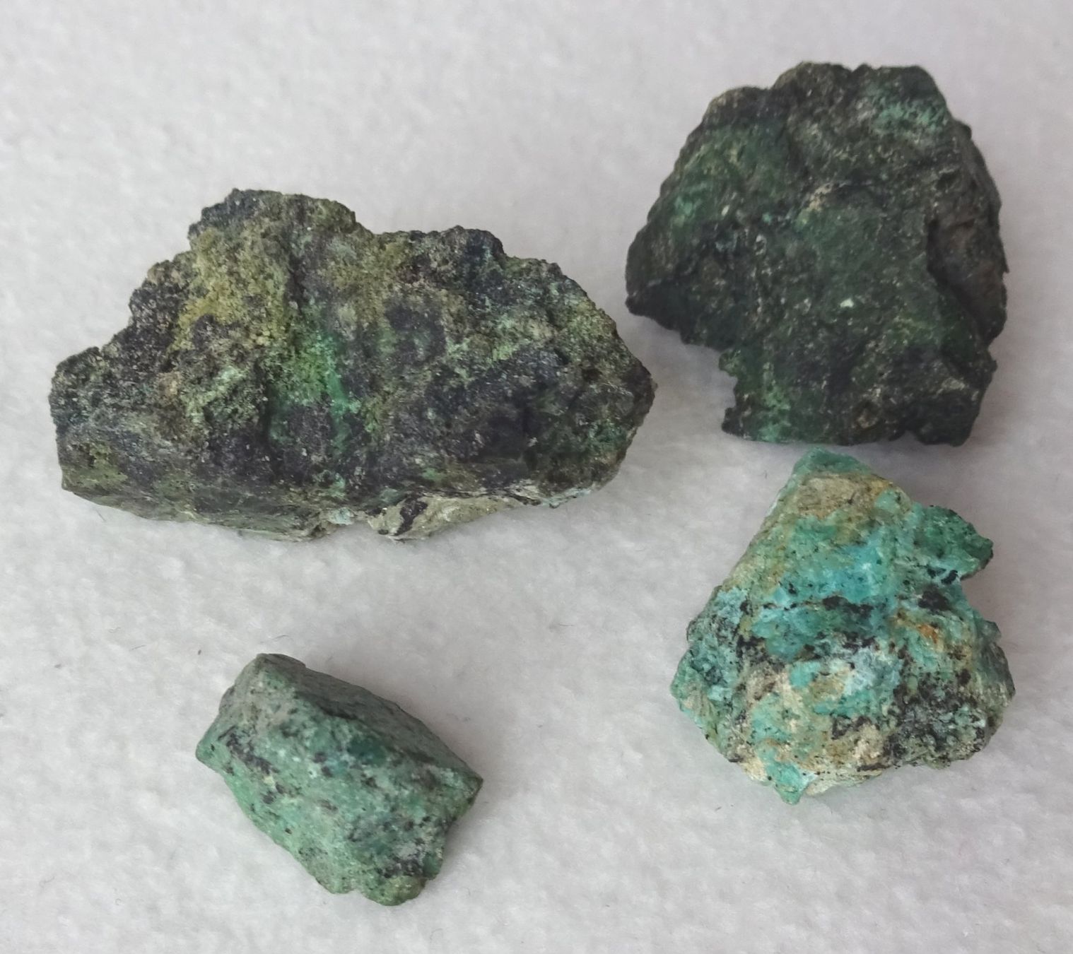 Minerali & Pietre curative: Chrysokoll Rohsteine – Usato da St.Gallen venduto da Paddington11 4
