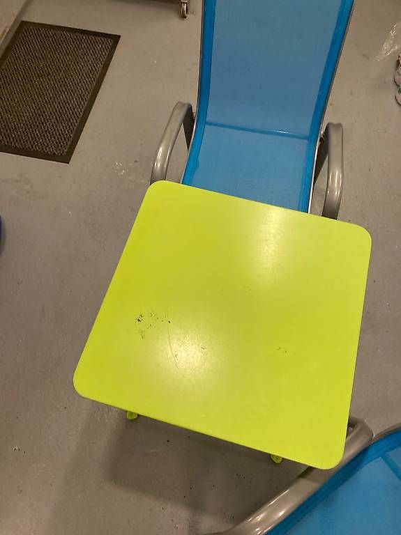 Set de table et chaises: Kinder Stuhl und Klapptisch – D'occasion à Arbon par Tschu79 2