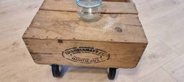 Ancienne caisse a vin transformé en table