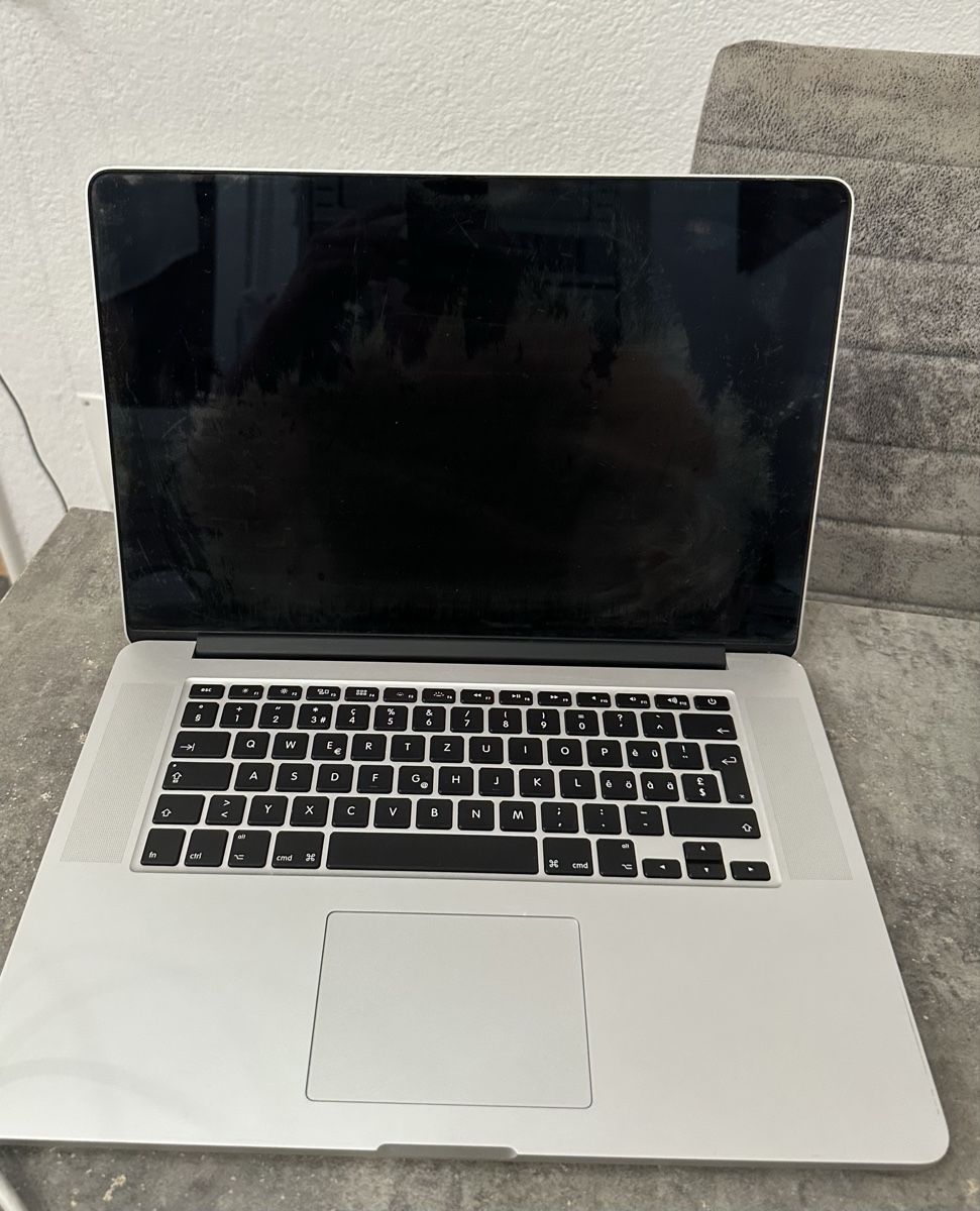Apple Notebook: Mac Book pro Retina 2015 – Difettoso da Abtwil SG venduto da nic_29jv