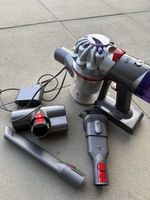 Dyson V6 Akkustaubsauger inkl. Zubehör & Ladestation