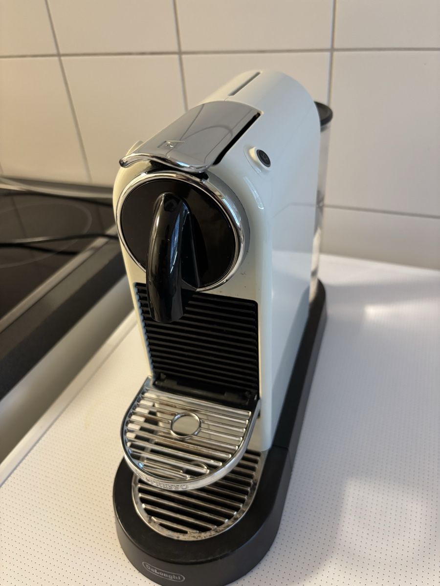 De'Longhi Machines à café & Machines à expresso: Machine à café Nespresso DeLonghi Cream – D'occasion à GENÈVE par Gaasss 2