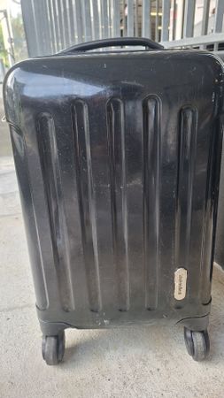 Schwarzer Trolley, Kabinengrösse, perfekt für Frühlingsreise