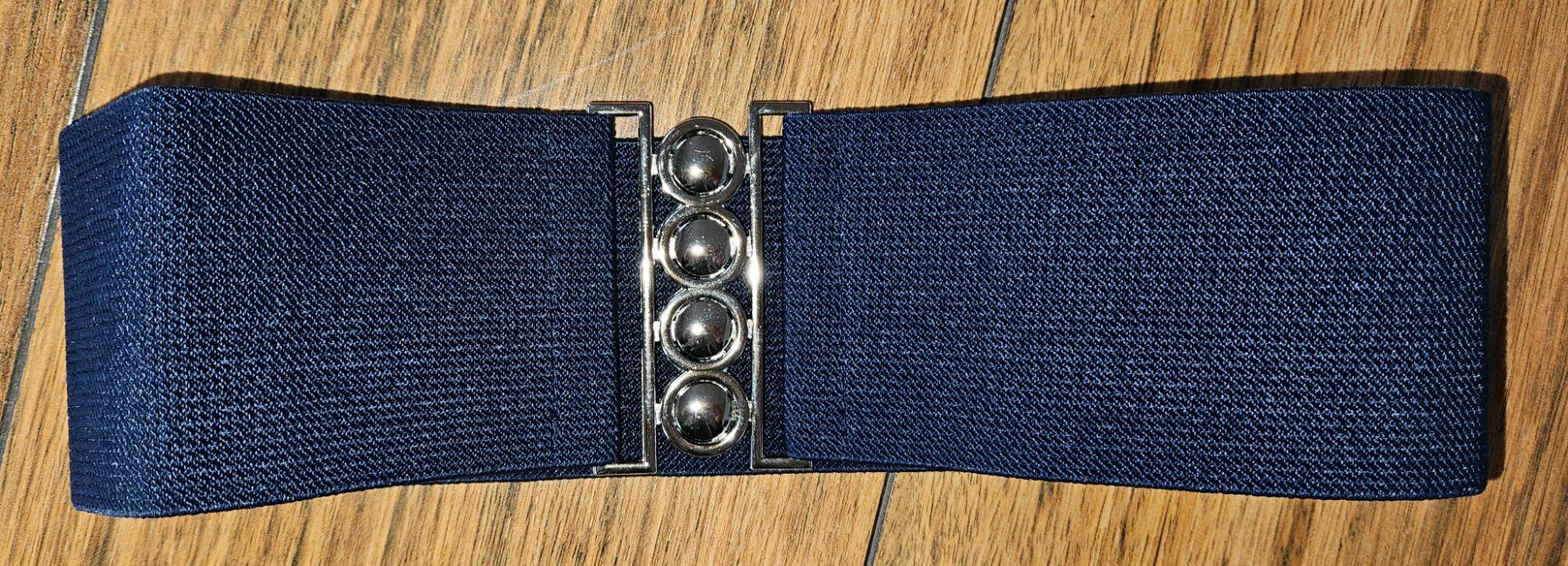 Cinture: Breiter Gürtel (elastisch) **NEU** passt bei Gr. 36/38 – Nuovo e nell'imballaggio originale da Buchrain venduto da regenblume3