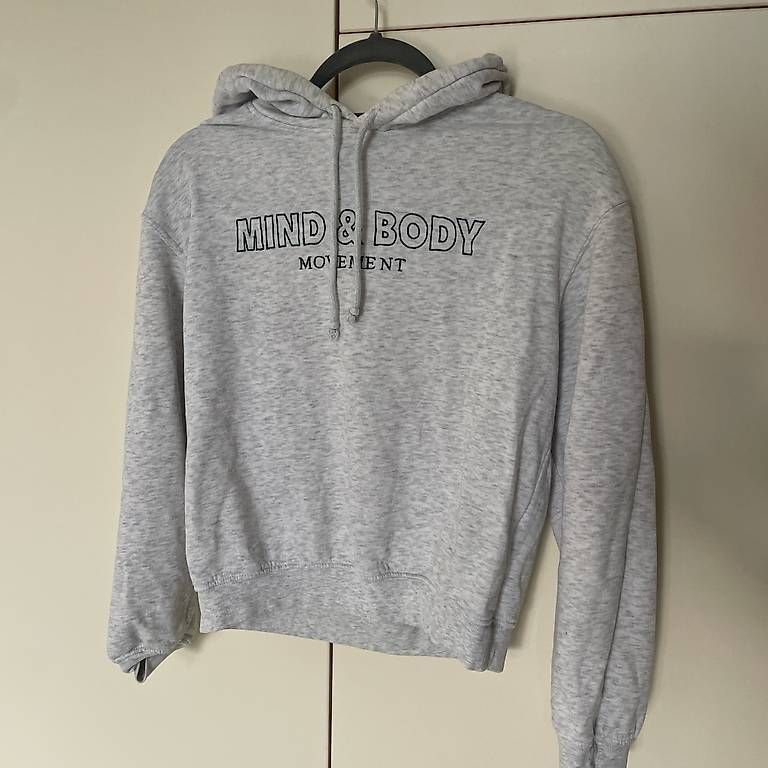 Pullover & Sweatshirts: Grauer Hoodie XS – Gebraucht aus Itingen von alexasoldie 1
