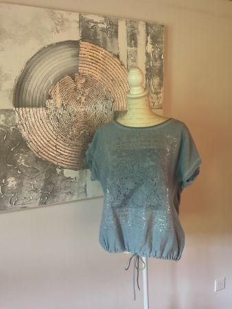 *Neues wunderschönes Sommer T-Shirt in hellblau, Grösse 42*