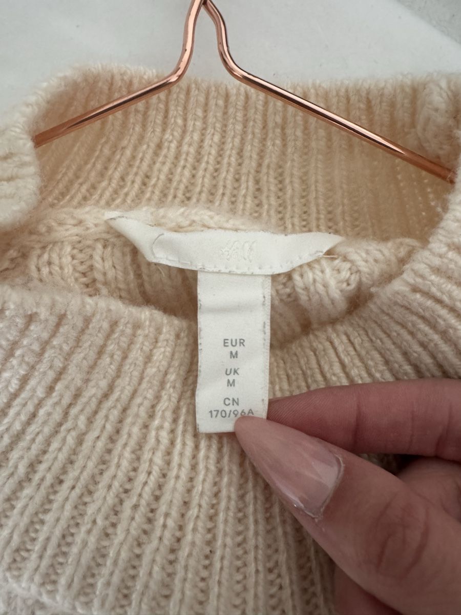 H&M Maglioni & Felpe: H&M Strickpullover beige mit Rüschen Grösse M – Usato da Basel venduto da jul_8kpx 1
