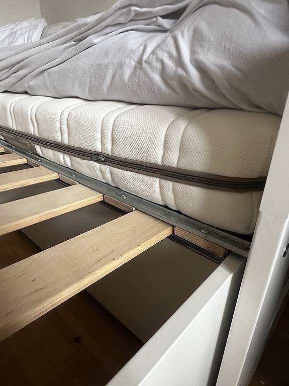 Betten: Weisses Bett  – Gebraucht aus Würenlos von Farha1982 2