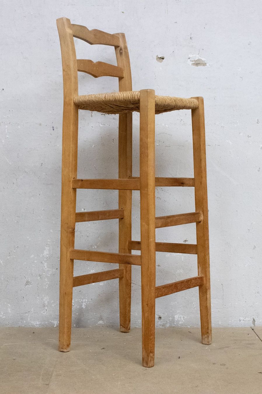 Hocker: Barhocker mit Strohsitz A – Gebraucht aus Zürich von ZuercherBrockenhaus