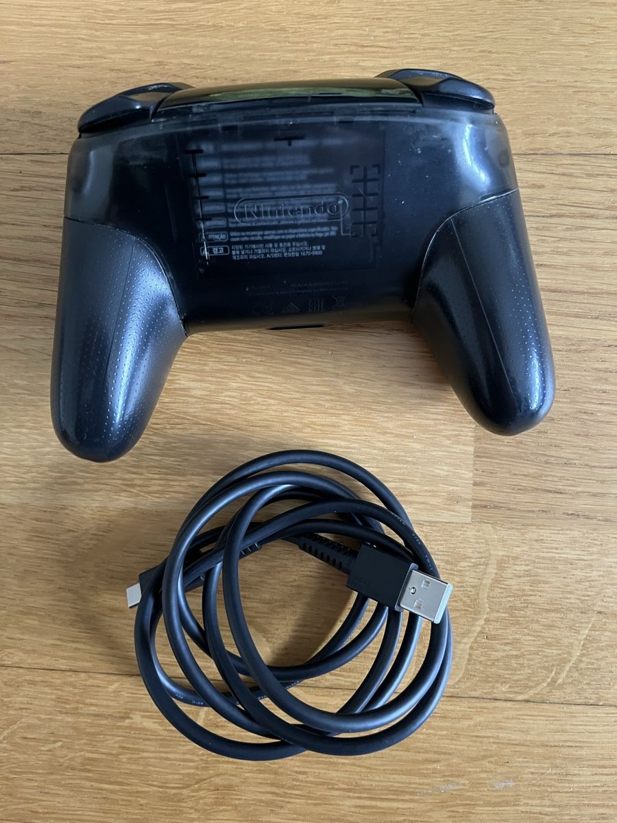 Nintendo Controller: Original Nintendo Switch Pro Controller inkl. Ladekabel – Gebraucht aus Basel von Xela86 1