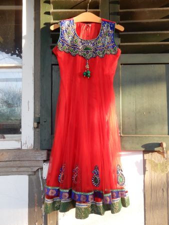 Kleid    bestickt   *  MADE IN INDIA  *  12 - 15 Jahre ( S )