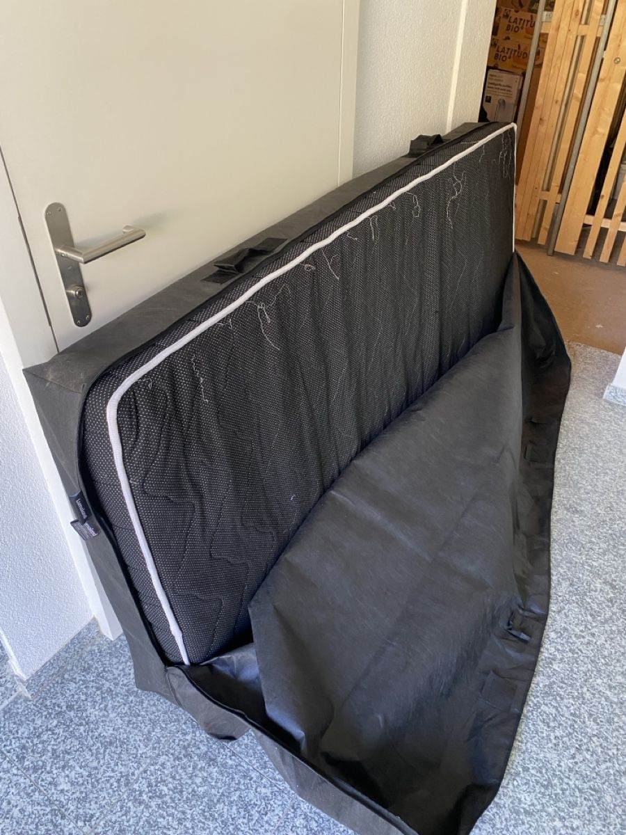 Materassi: 2 matelas avec housse 2 Matratzen mit Bezügen – Nuovo (secondo la descrizione) da neuchatel venduto da Ewan13