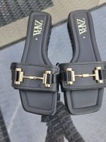 Sandales plates Zara noir avec détail doré taille 39