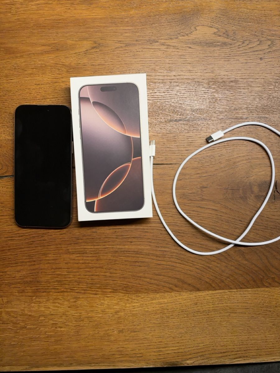 Apple Telefoni cellulari / Smartphones: IPhone 16 Pro Max 512 GB in Weiss – Usato da Buchrain venduto da Florix98 2