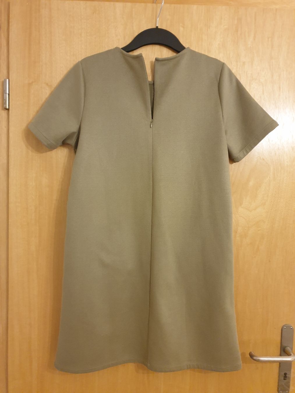 Kleider: Robe courte, S, olive, 90%polyester, excellent état – Gebraucht aus Neuchâtel von Verenas12 1