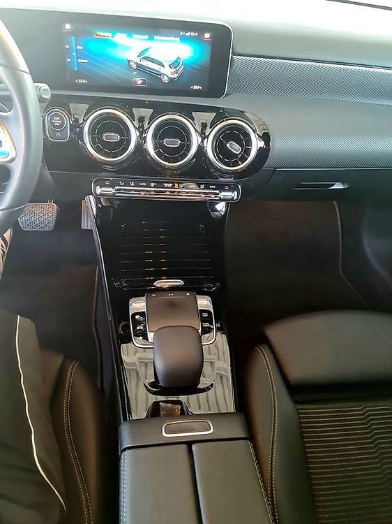 Mercedes-Benz Automobili: Mercedes-Benz A180 -  Sehr günstig! – Usato da St. Gallen venduto da makii_bn 4
