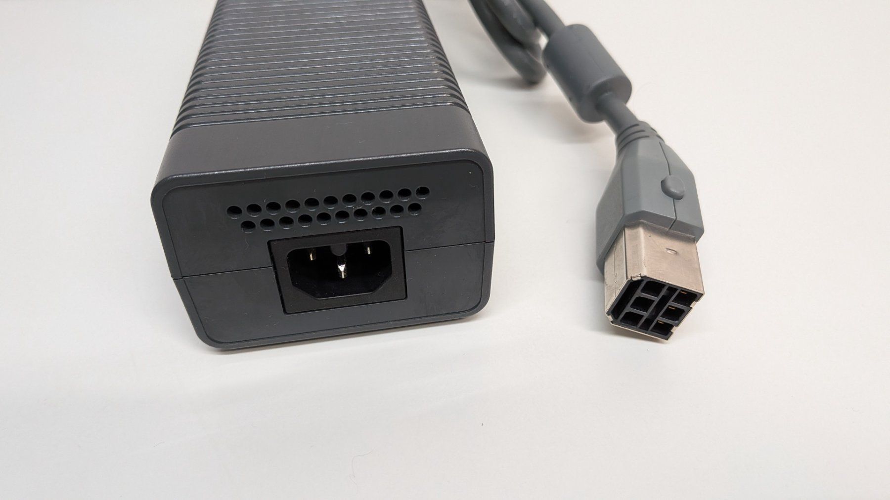 Microsoft Adaptateurs & Câbles: Original Xbox 360 Netzteil / Power Adapter – D'occasion à Menziken par mame18 1