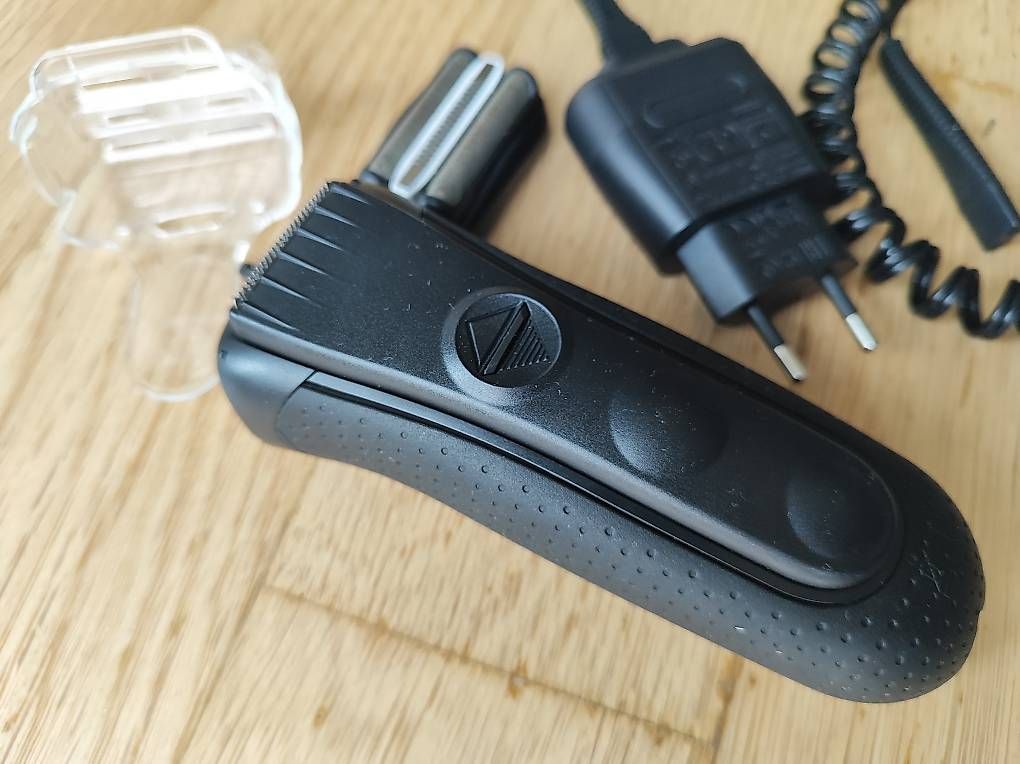 Braun Rasoi & Lamette da barba: Braun Series 3 ProSkin 3020s Rasierer Bart – Usato da Binningen venduto da x-lemming 2
