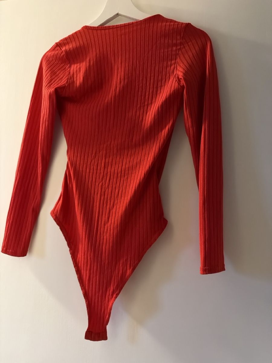 Tops: Damen Body rot  – Gebraucht aus zürich von resagrev 1