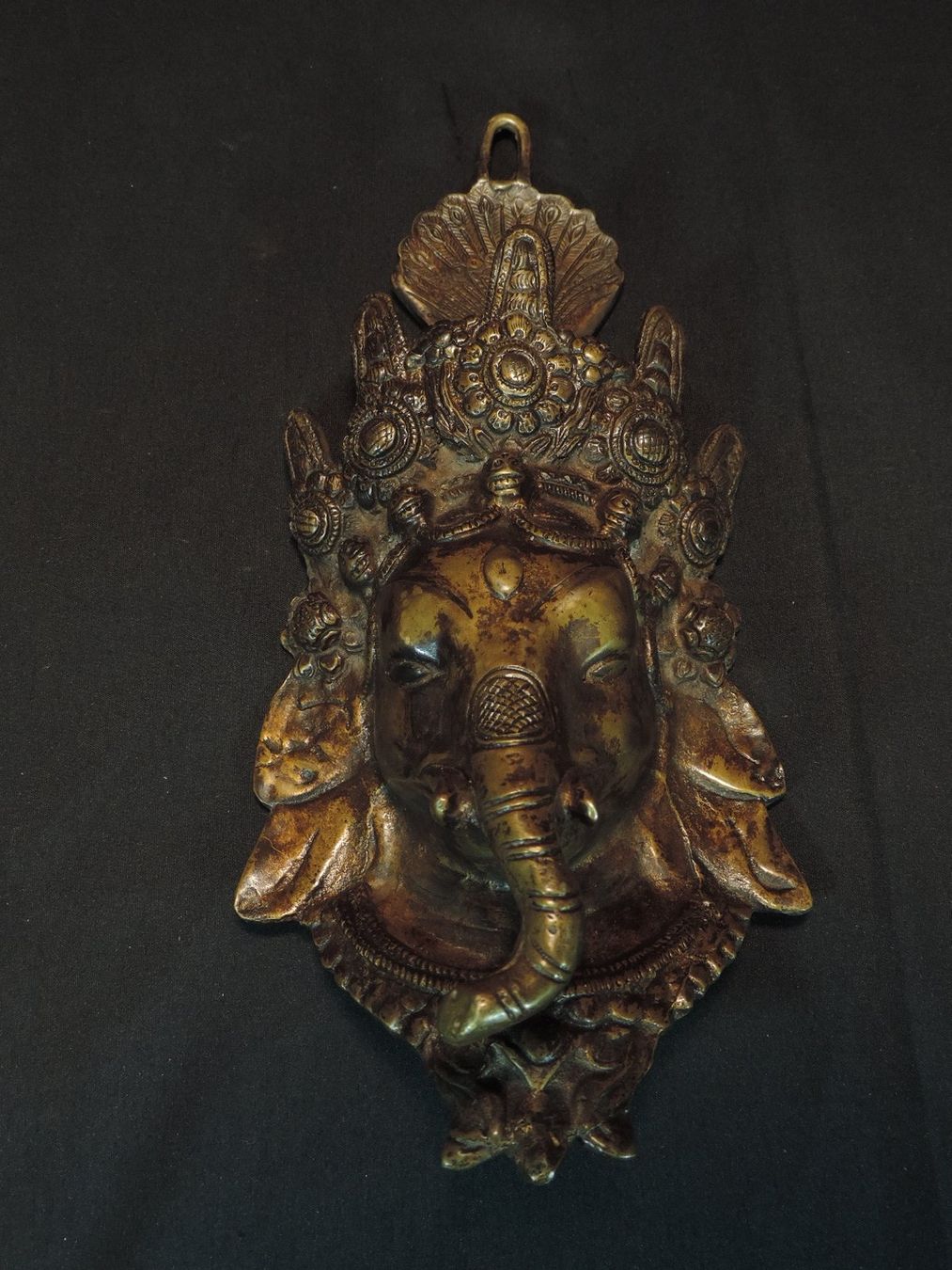 Statuette: Ganesha Maske Wanddekoration Messing – Usato da Duggingen venduto da roterbambus 1