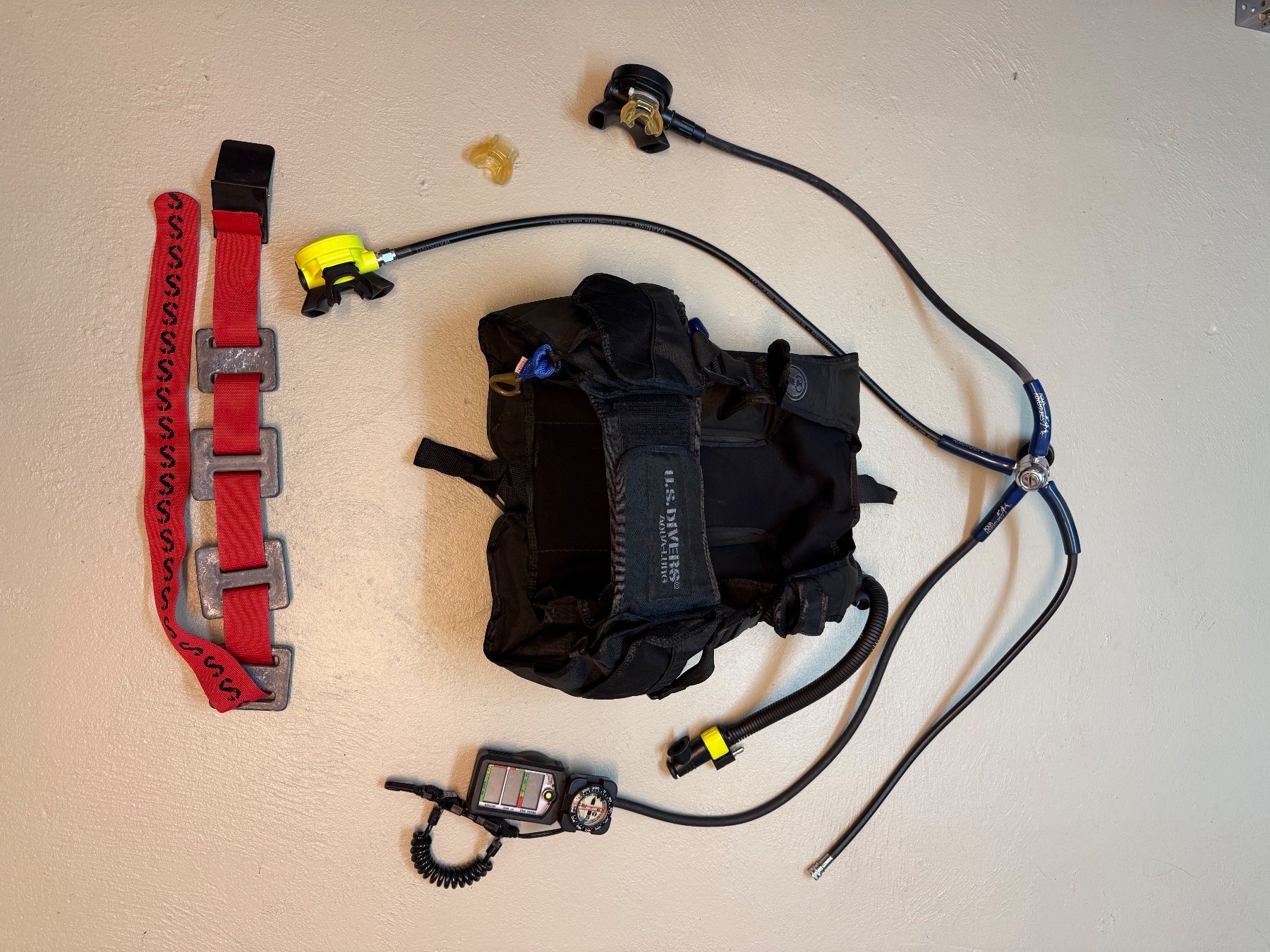 Atemregler & Jackets: Tauch Ausrüstung US Divers / alt – Gebraucht aus Kaiseraugst von Luky84