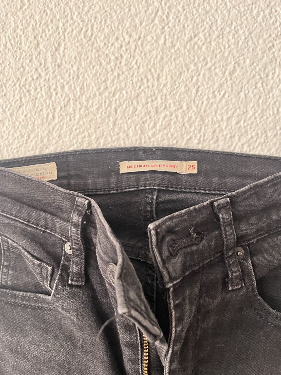 Levi's Jeans: Skinny Levi‘s Jeans  – Usato da Andwil SG venduto da sas_m9tn 4