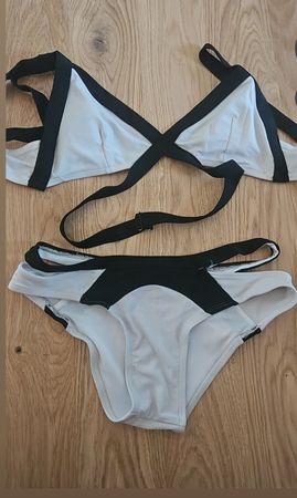 Weisses Bikini gewaschen