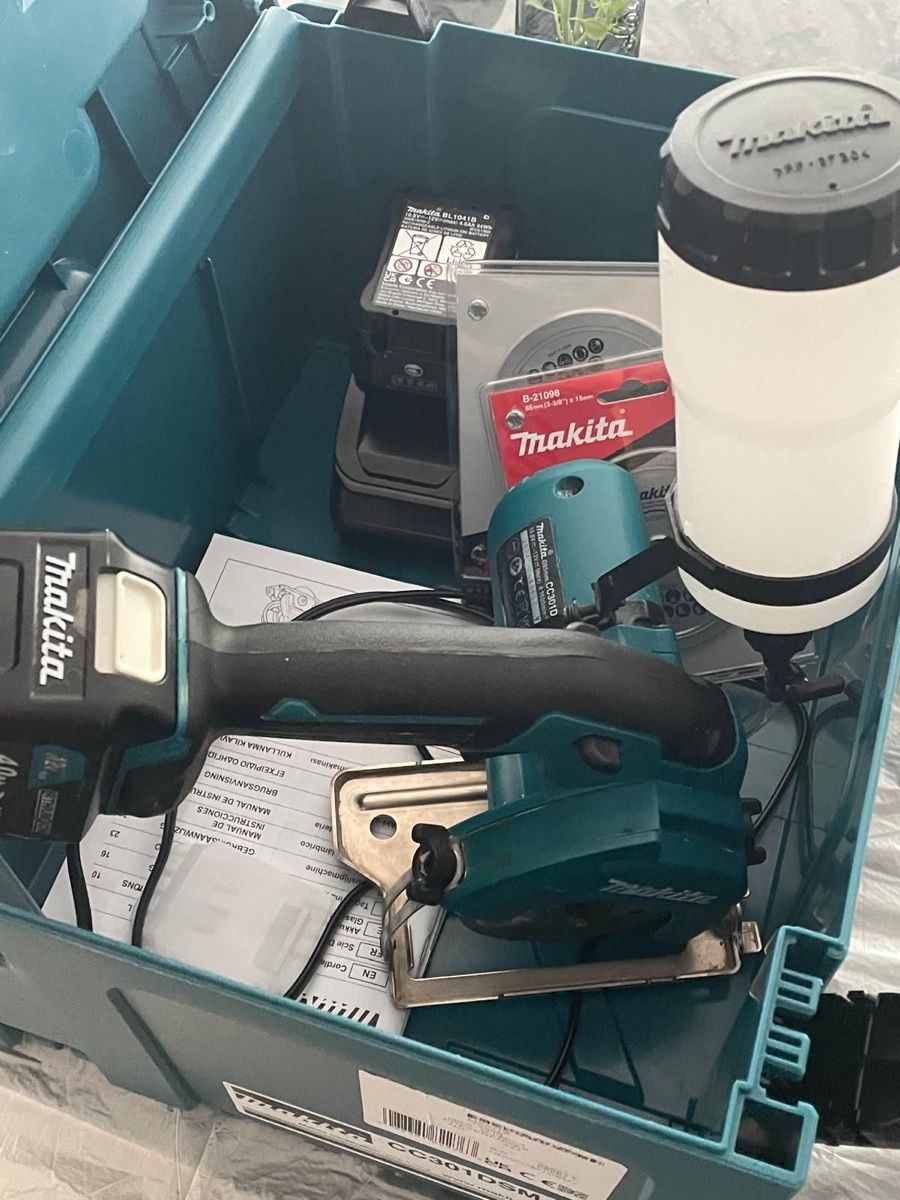 Makita Schleifen & Polieren: Akku-Glas- und Keramik- Schneider CXT, Makita – Gebraucht aus Burg AG von rok_r6lg 1