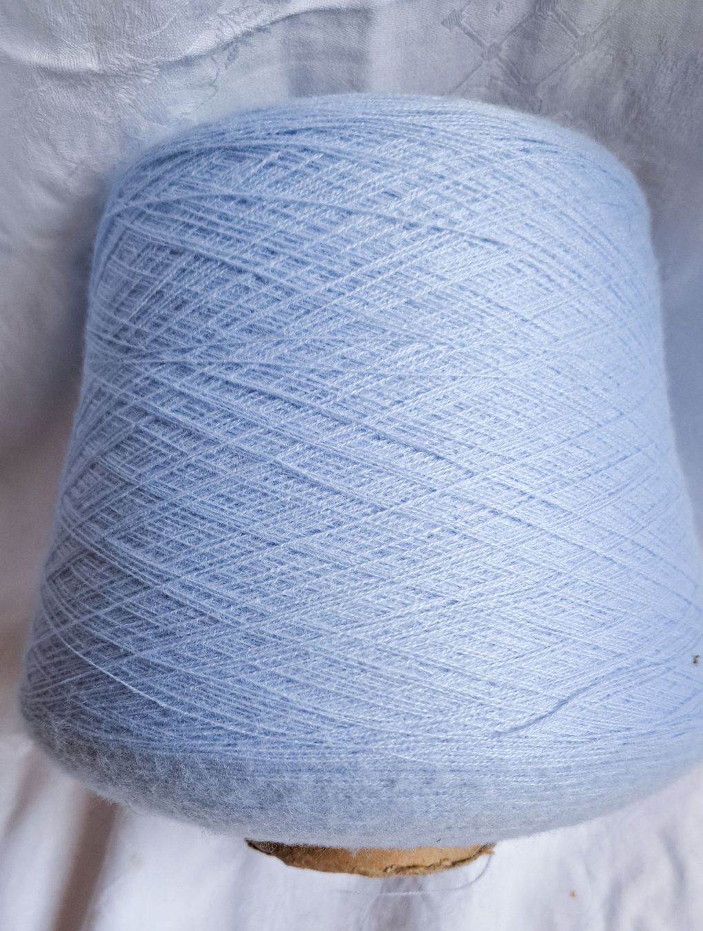 Wolle: 800 g weiche Wolle auf Kone – Neu und originalverpackt aus Basel von Sweet-Yarns01