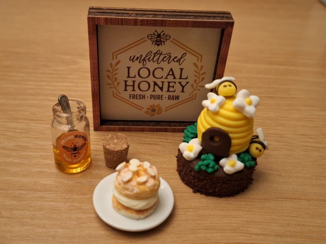 Case e mobili per bambole: Handmade Honig Torte Set, Bienenstich Törtchen – Nuovo (secondo la descrizione) da Zürich venduto da HandmadeTinyFood 4