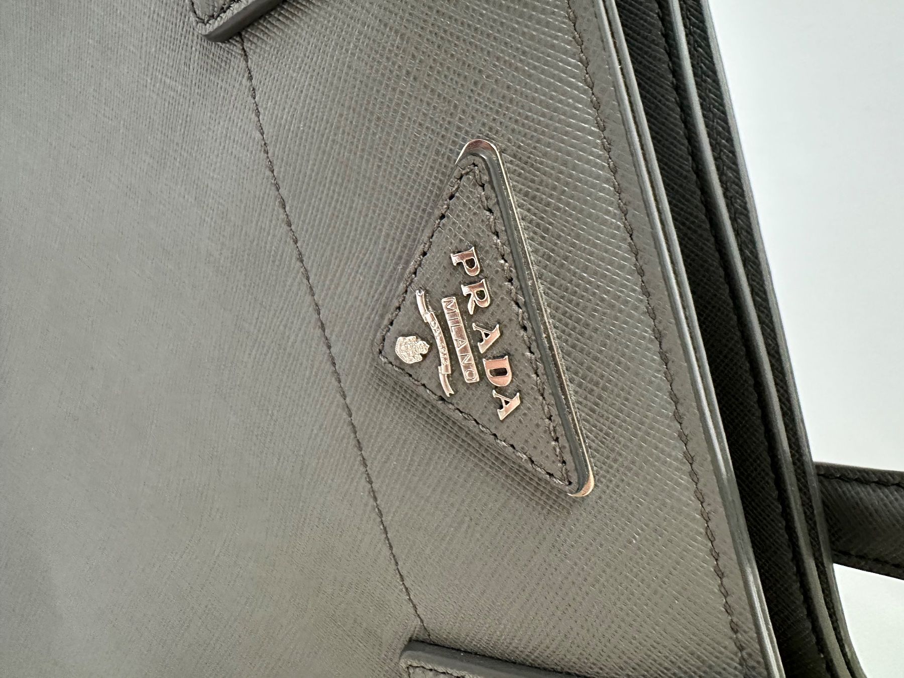 Prada Borse da donna: PRADA TRIPLE POCKETS TOTE BAG – Usato da Pregassona venduto da Reluxuryspace 2