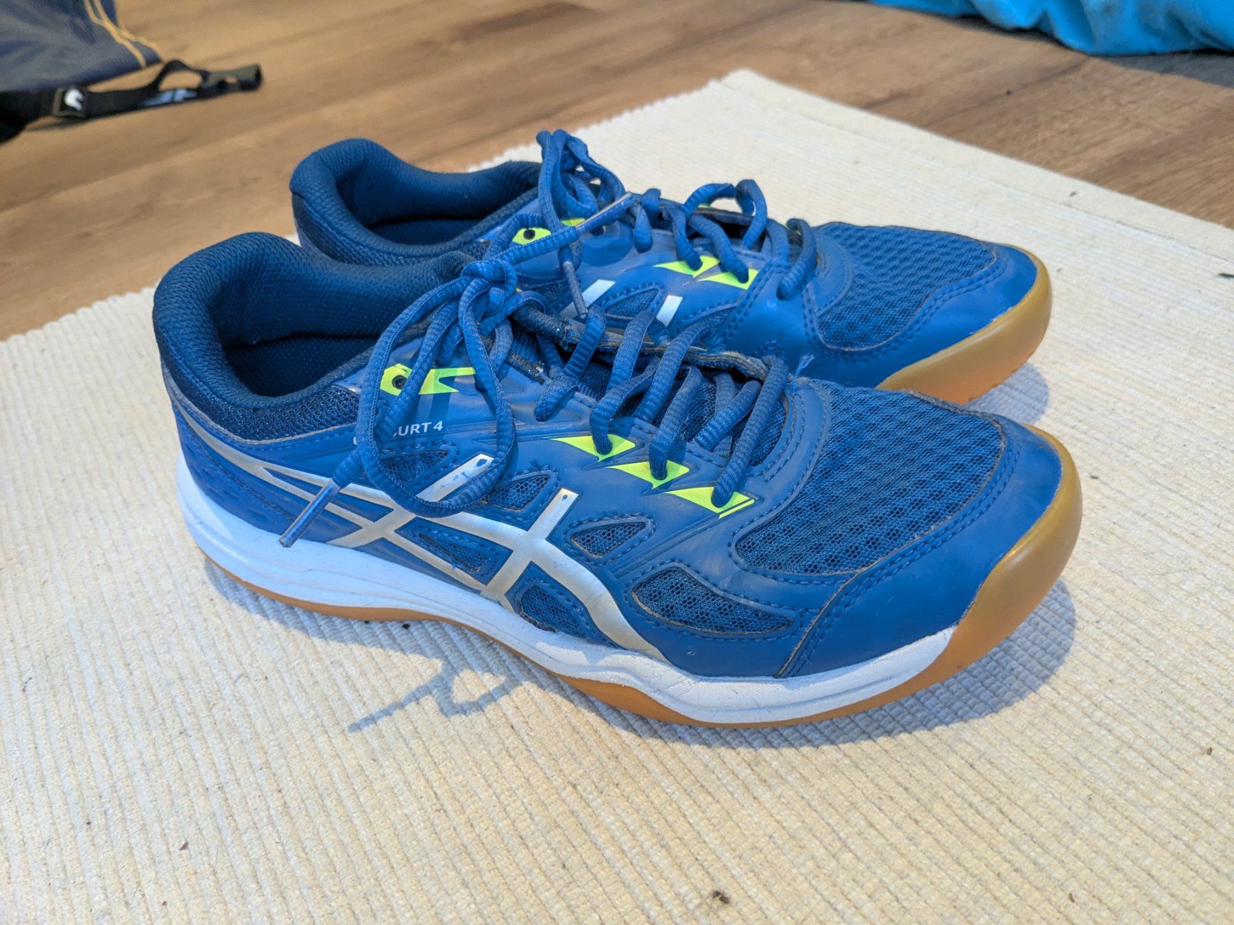 Asics Chaussures hommes: Hallenschuhe Asics Grösse 40 – D'occasion à Seuzach par Gajos